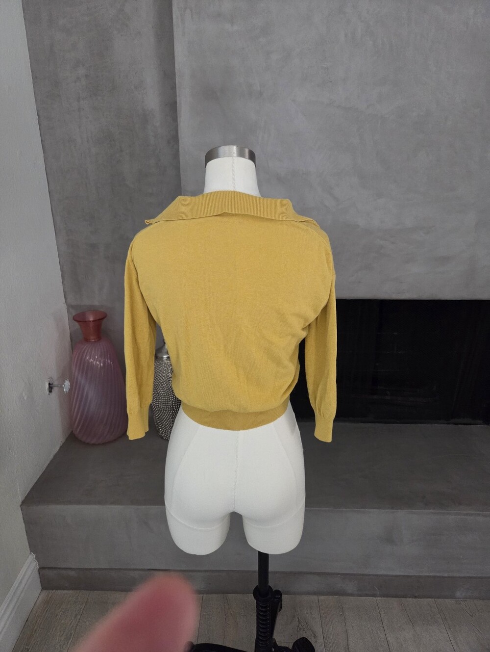 Deep V Collared Knit - Picture 2 of 3
